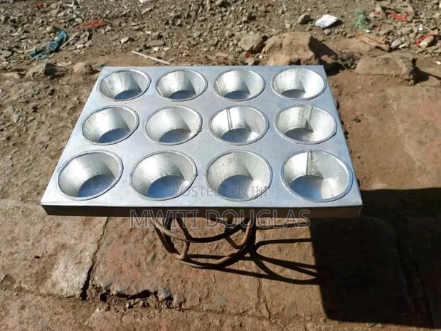 Queen Cake Tins