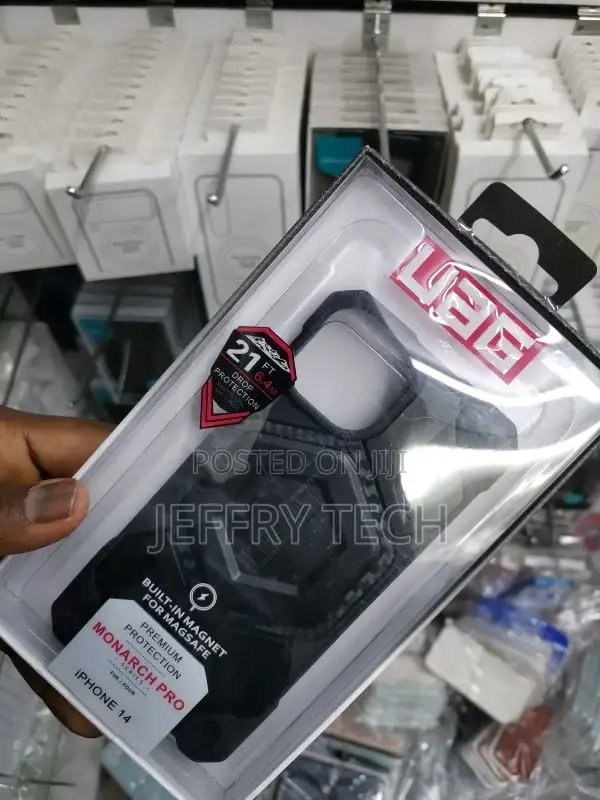UAG - Monarch Pro + Magsafe for iPhone 14 - Black