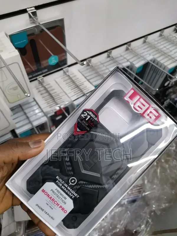 UAG Monarch Pro Magsafe Case for iPhone 14 Pro – Carbon Fibe