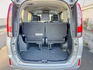 Toyota Esquire 1.8 FWD Hybrid (7 seater) 2017 Silver