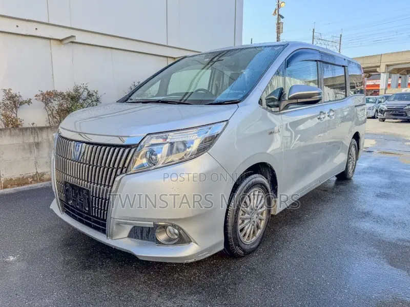 Toyota Esquire 1.8 FWD Hybrid (7 seater) 2017 Silver