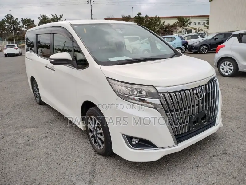 Toyota Esquire 2.0 FWD (8 seater) 2019 White