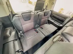 Toyota Esquire 2.0 FWD (8 seater) 2019 White