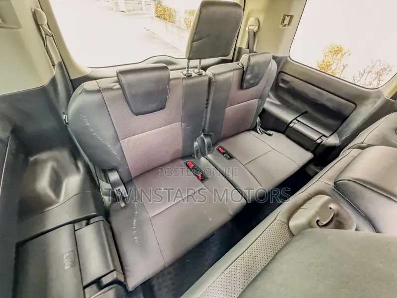 Toyota Esquire 2.0 FWD (8 seater) 2019 White