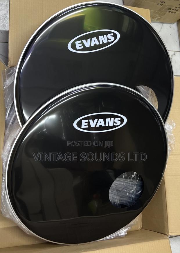 Evans EQ3 Resonant Black Bass Drum Head, 22 Inch