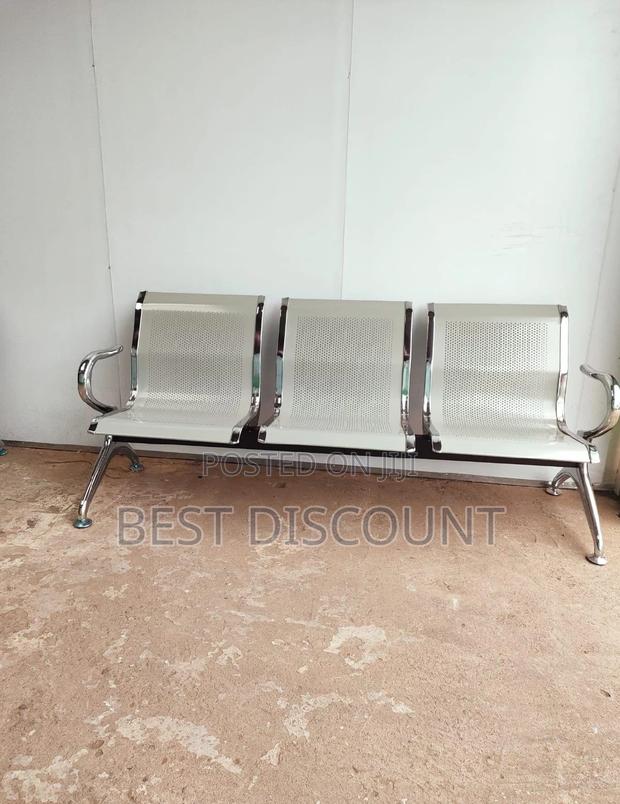 Linked Waiting Chairs - main view