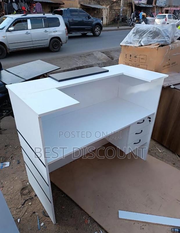 Front Office Receptionist Table - main view