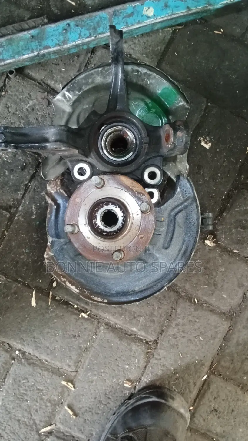 Daihatsu Mira Front Hub