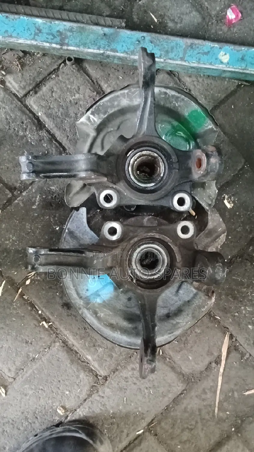 Daihatsu Mira Front Hub