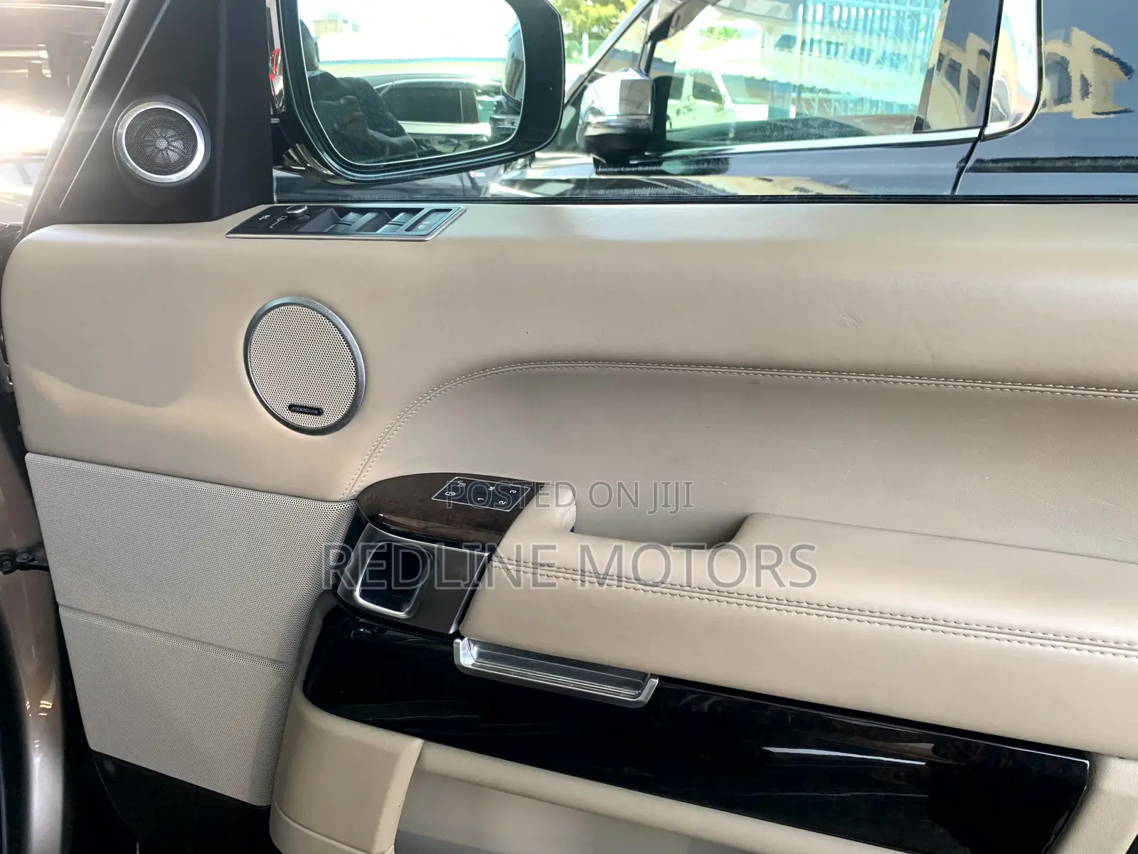 Land Rover Range Rover Vogue 2016 Gold
