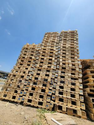 Wooden Pallets.Q205