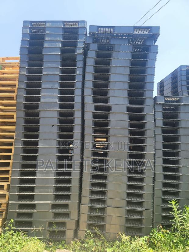 Plastic Pallets on Sale. Q210. - main view