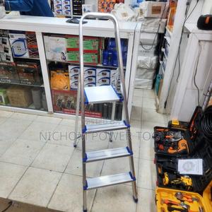 Quality 4 Step Ladder - thumbnail 2