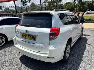 Toyota Vanguard 2012 White