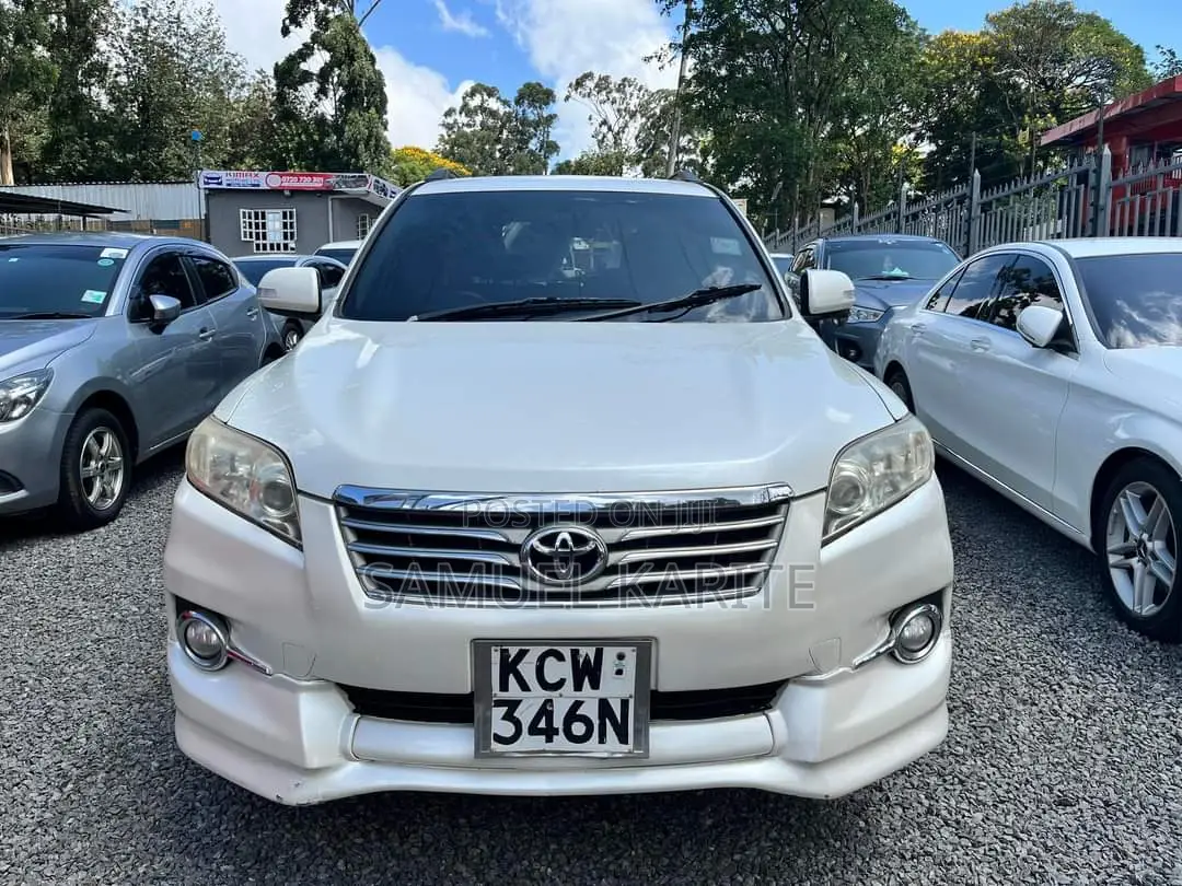 Toyota Vanguard 2012 White
