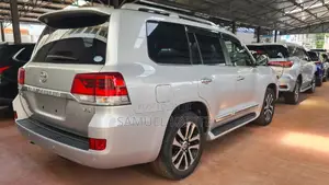 Toyota Land Cruiser 2017 Silver