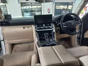 Toyota Land Cruiser 3.3 Diesel 4WD 2022 White