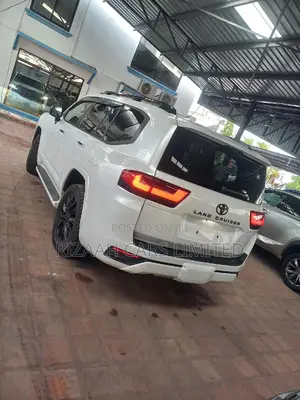 Toyota Land Cruiser 3.3 Diesel 4WD 2022 White