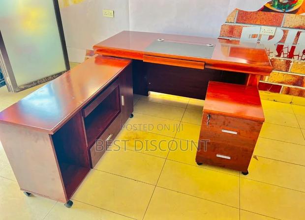 Executive Office Desk 1. 4m - main view