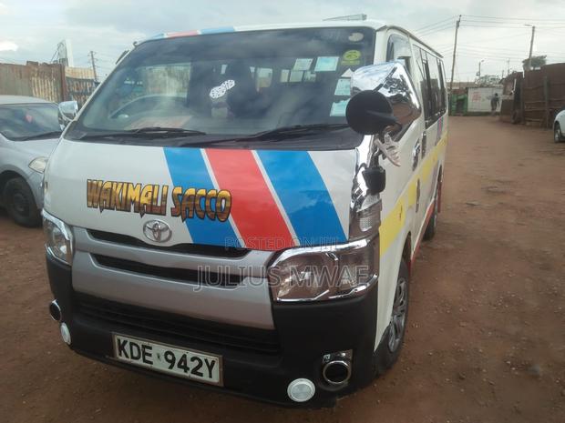 Toyota HiAce 2014 White - thumbnail 4