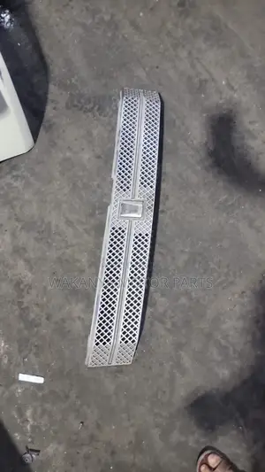 Toyota Voxy 2004/2007 Grille, Clean Ex Japan