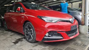 Toyota Auris 2017 Red