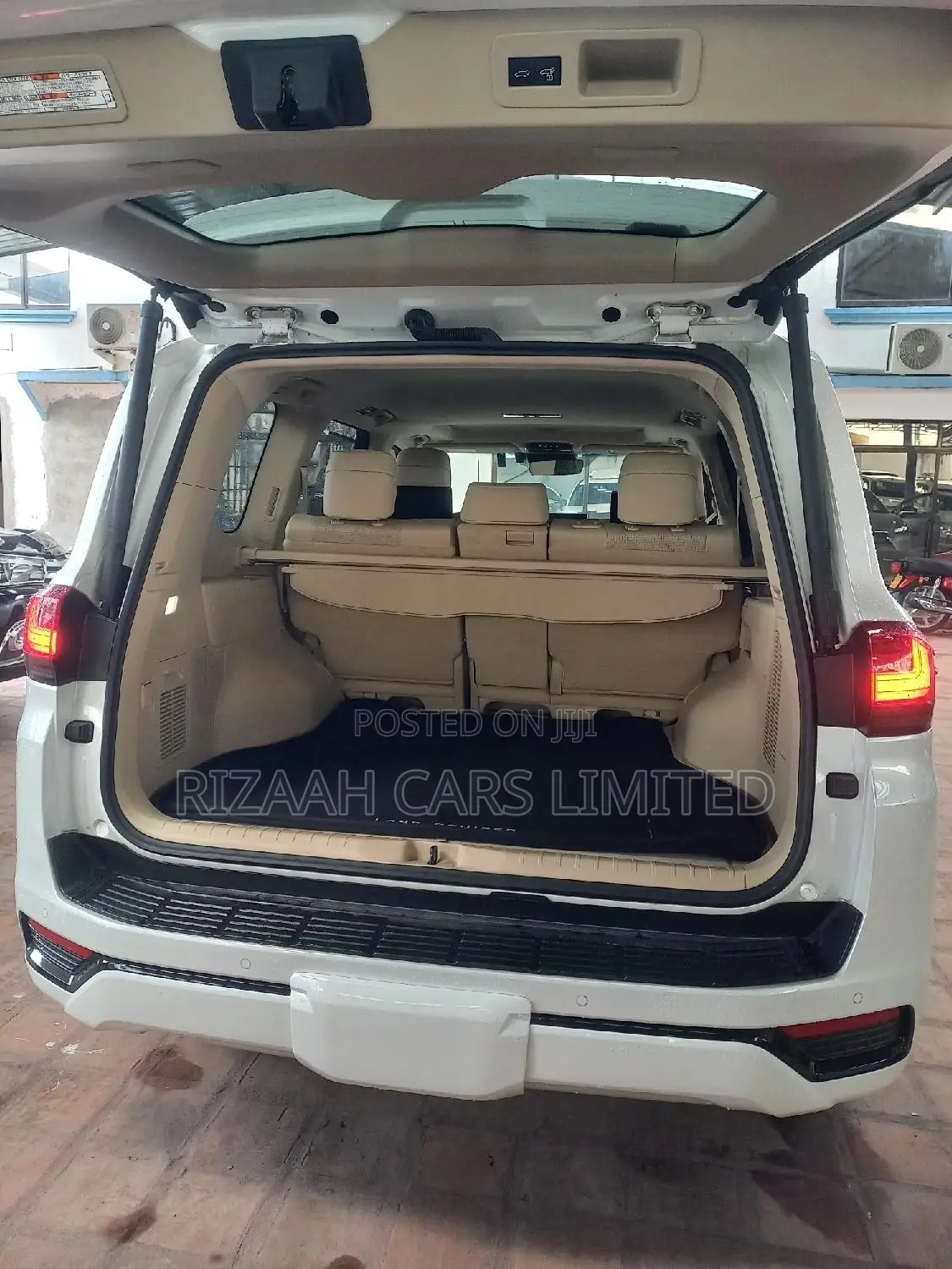 Toyota Land Cruiser 3.3 Diesel 4WD 2022 White