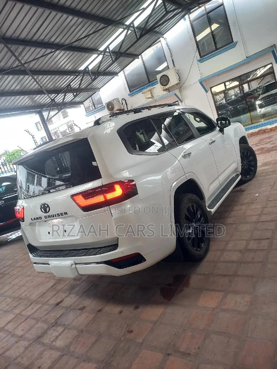 Toyota Land Cruiser 3.3 Diesel 4WD 2022 White