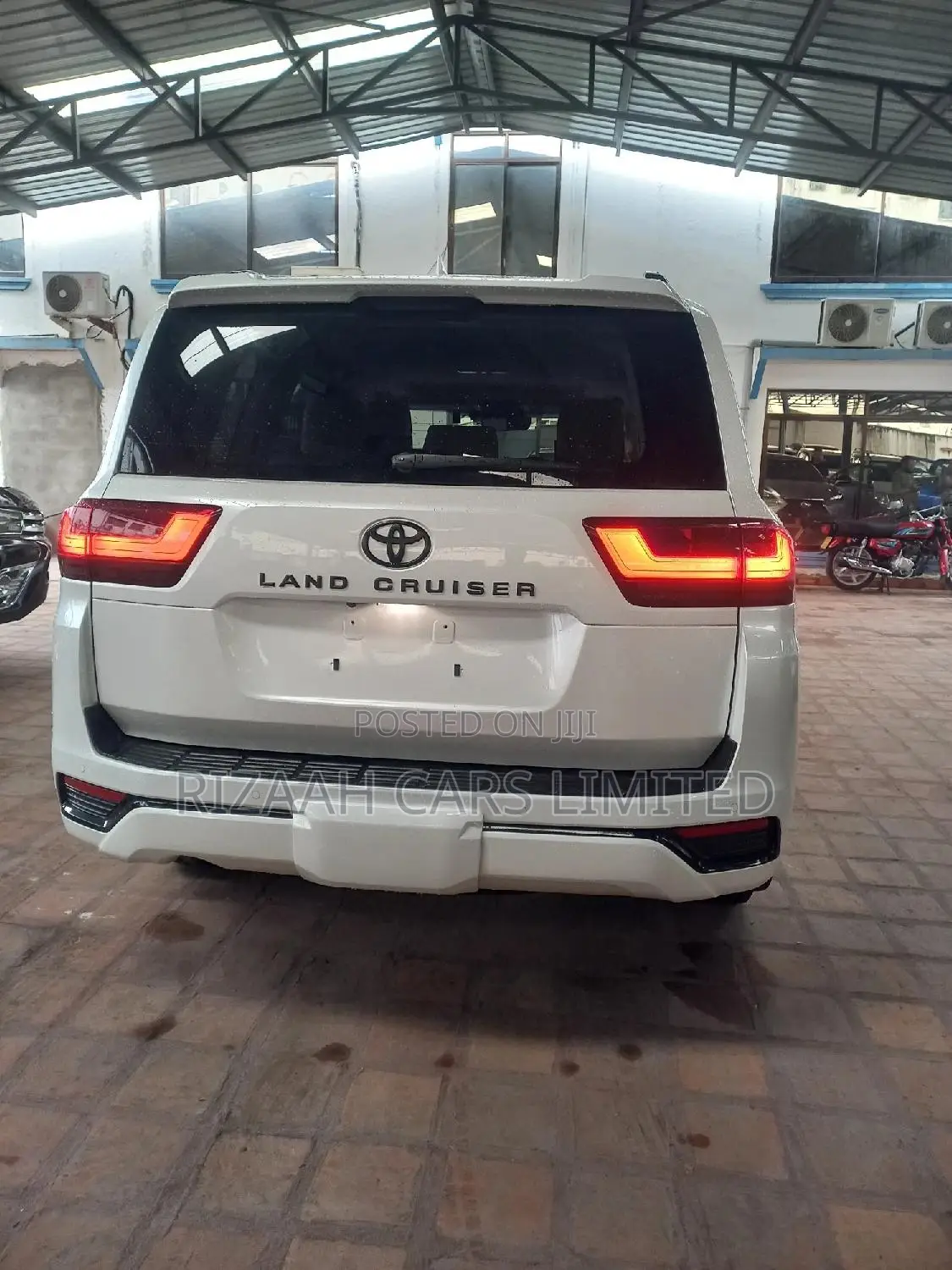 Toyota Land Cruiser 3.3 Diesel 4WD 2022 White