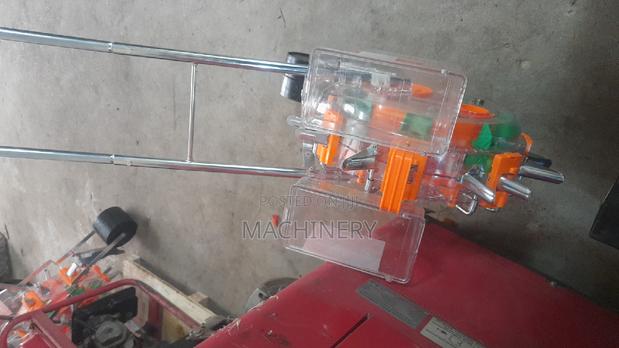 Seed Planter With Both Seeds and Fertiliser Pockets - thumbnail 3