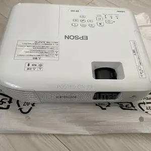 Epson Eb-E01 Xga 3lcd 3300 Lumens Projector