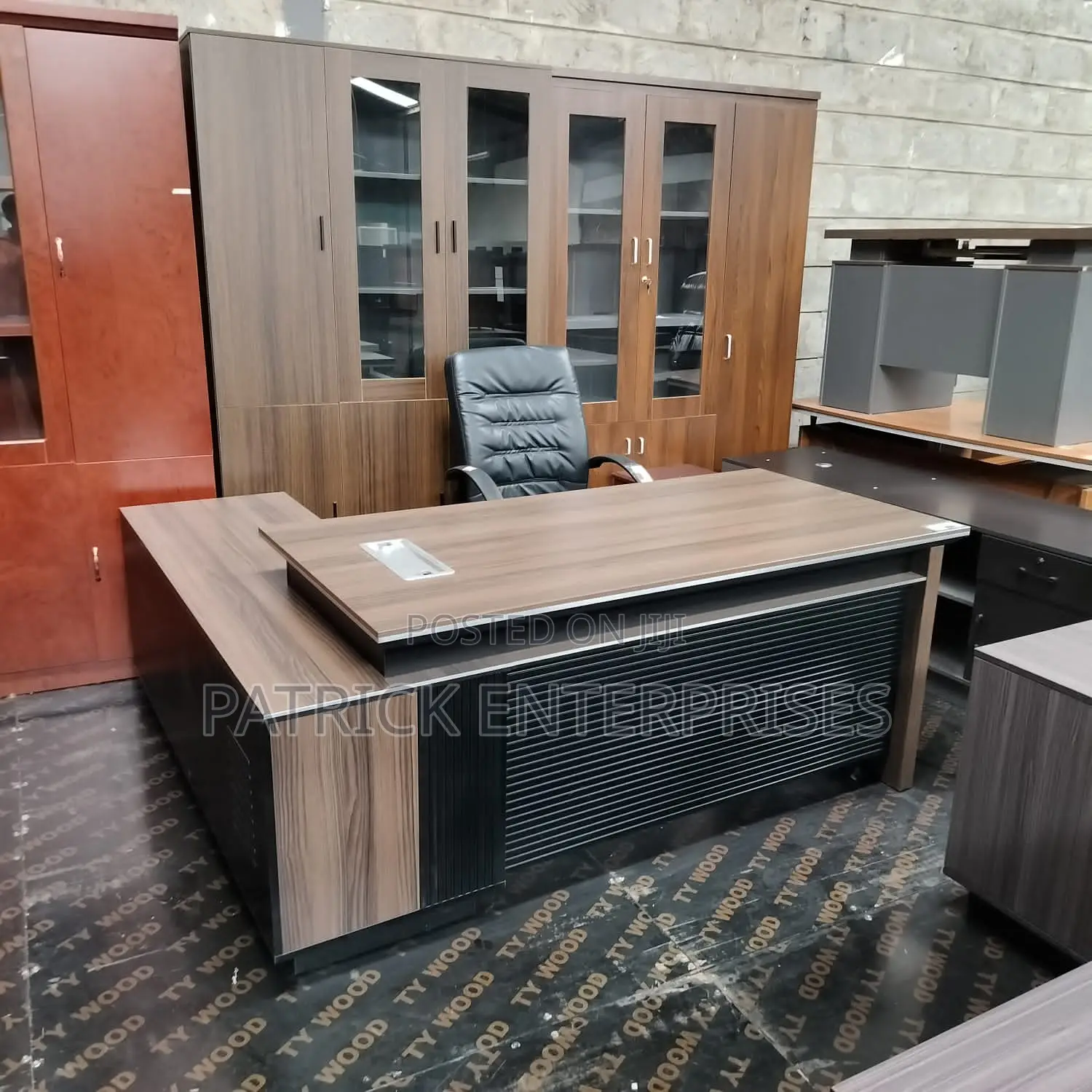 Executive Imported Morden Office Desk 1.8 MTRS