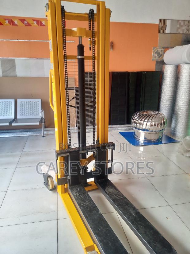 Forklift Manual Stacker - thumbnail 3