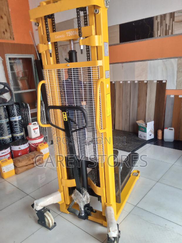 Manual Stacker - 1.5 Ton, 6meters - thumbnail 2