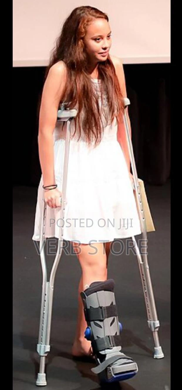 Under Arm Crutches - thumbnail 3