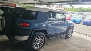 Toyota FJ Cruiser 2016 Blue