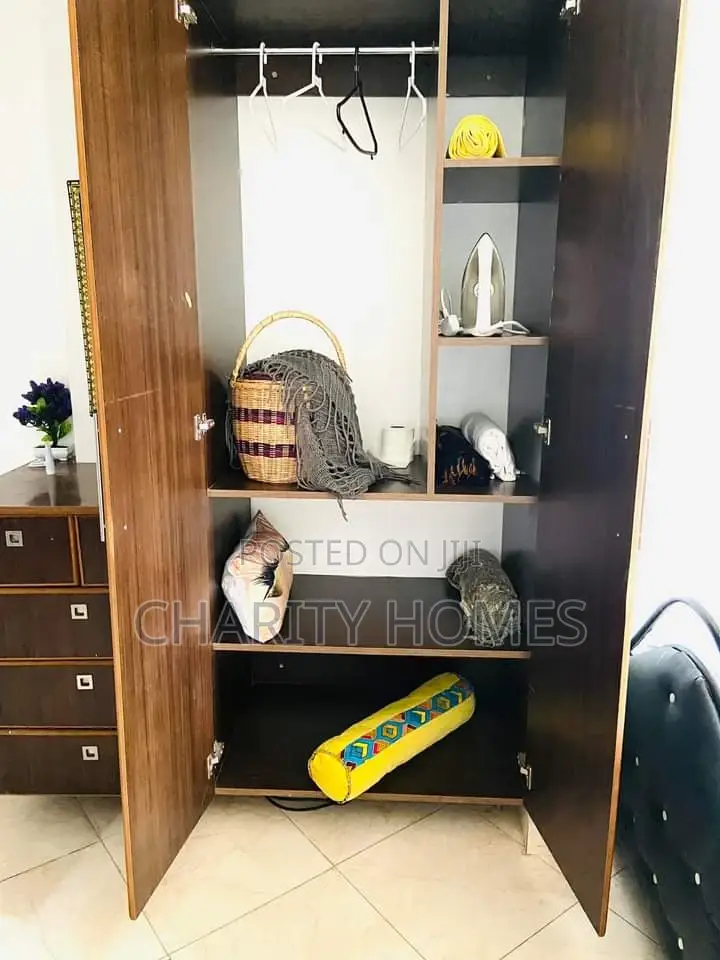 Airbnb One Bedroom South B