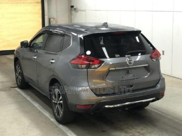 Nissan X-Trail 2018 Gray - thumbnail 2
