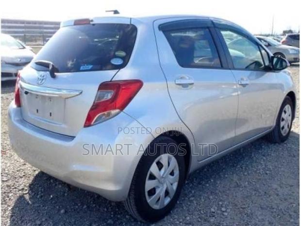Toyota Vitz 2017 Silver - thumbnail 4