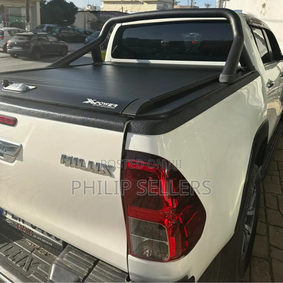 Toyota Hilux (Revo,Rocco) 2015-2020 Roller Lid / Manual Tonn