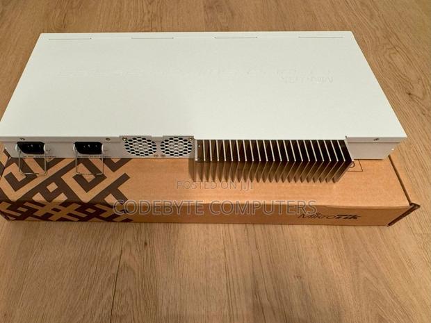 Mikrotik Cloudrouter Switch **CRS317-1G-16S+RM** - main view