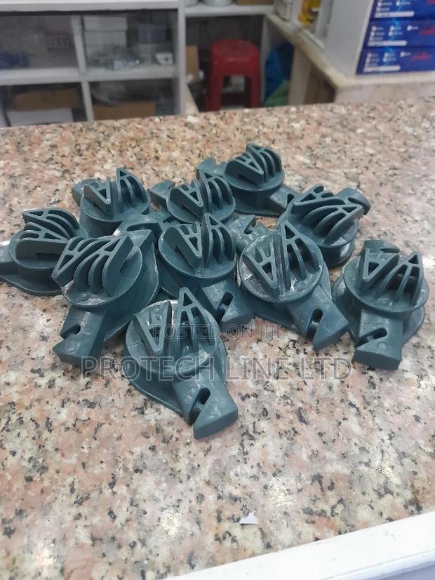Electric Fence Post Insulators - thumbnail 4