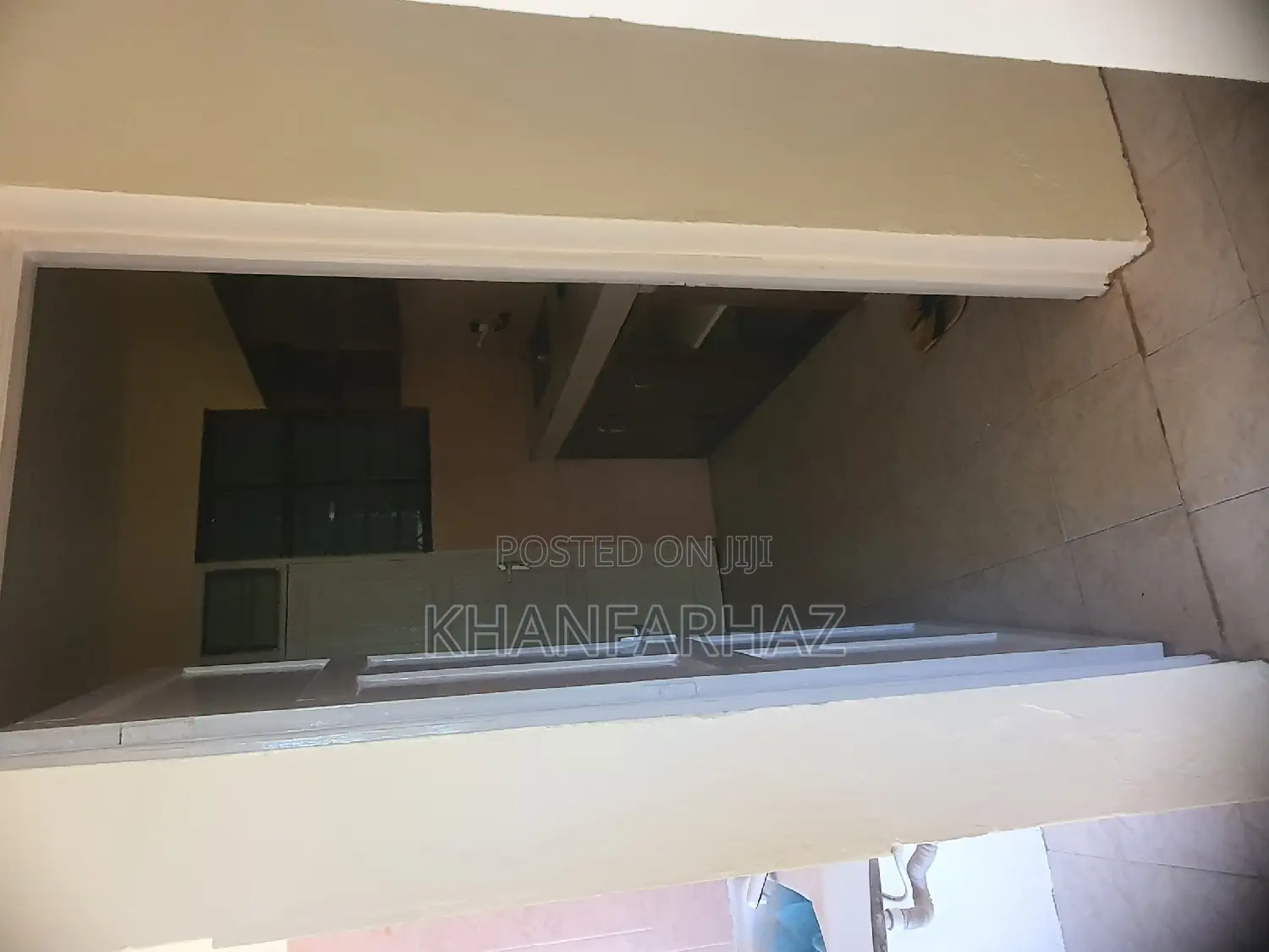 2bdrm Block of Flats in Vescon Estate for sale
