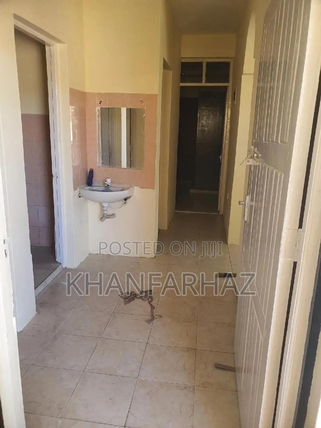 2bdrm Block of Flats in Vescon Estate for sale
