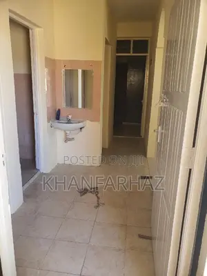 2bdrm Block of Flats in Vescon Estate for sale