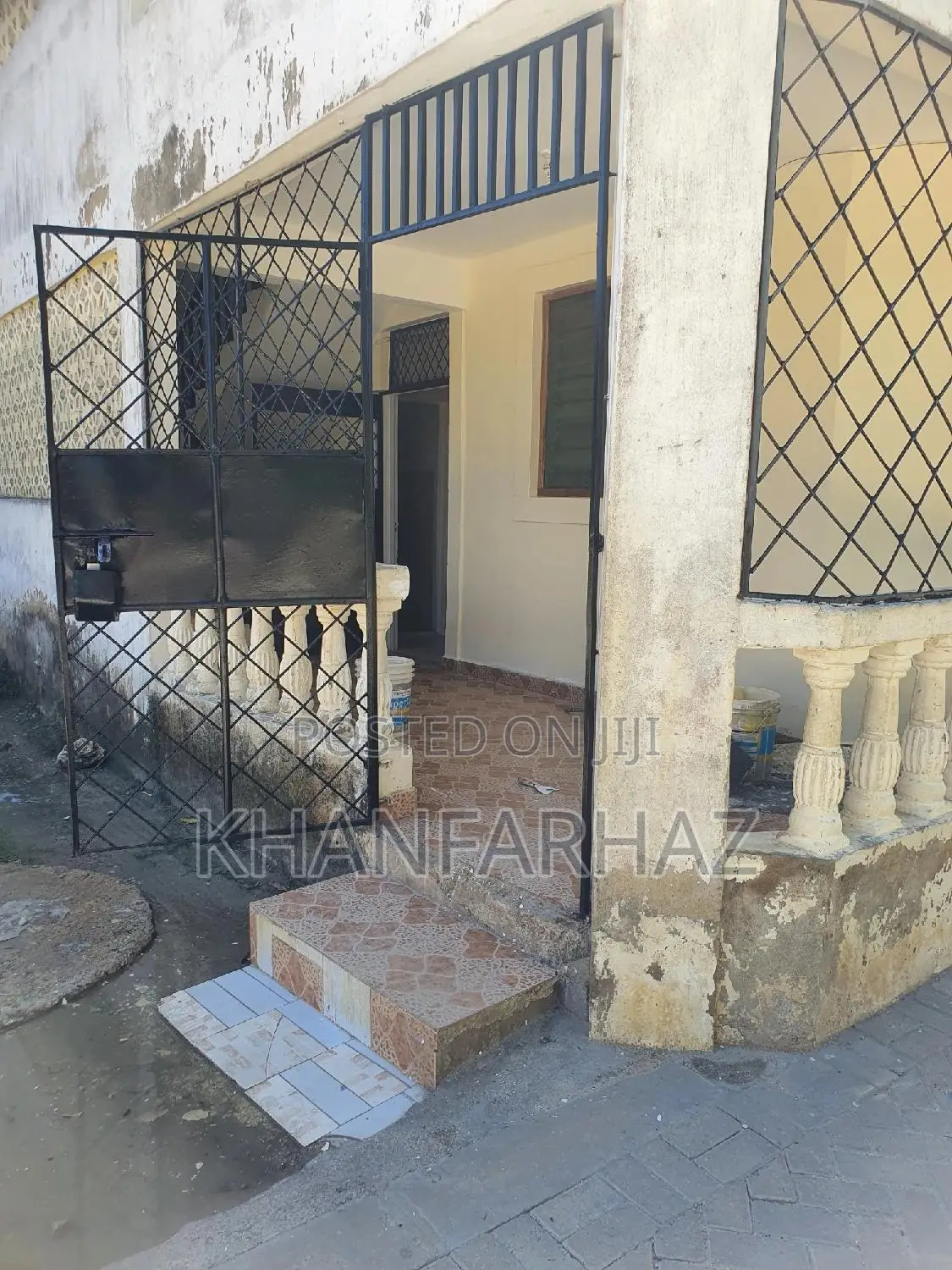 2bdrm Block of Flats in Vescon Estate for sale