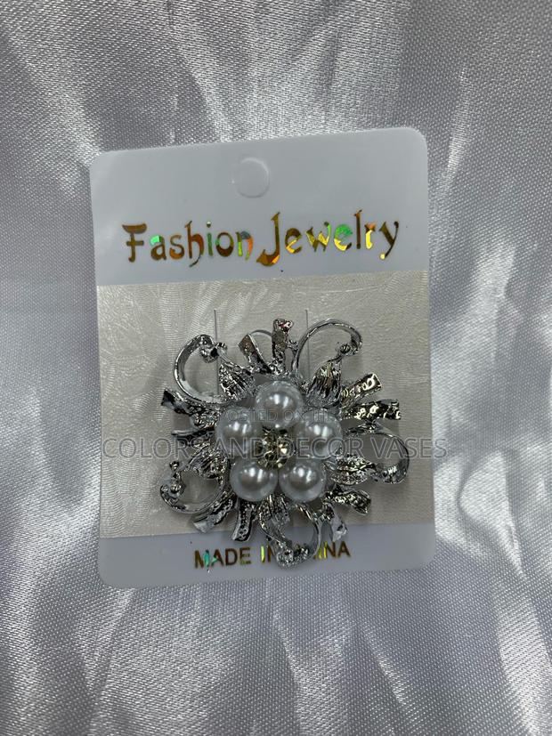 Brooch Available in Gold and Silver - thumbnail 2