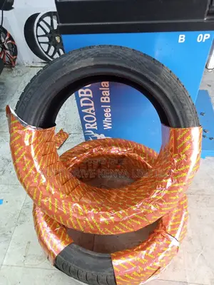 245/40r18 Roadx Tyre
