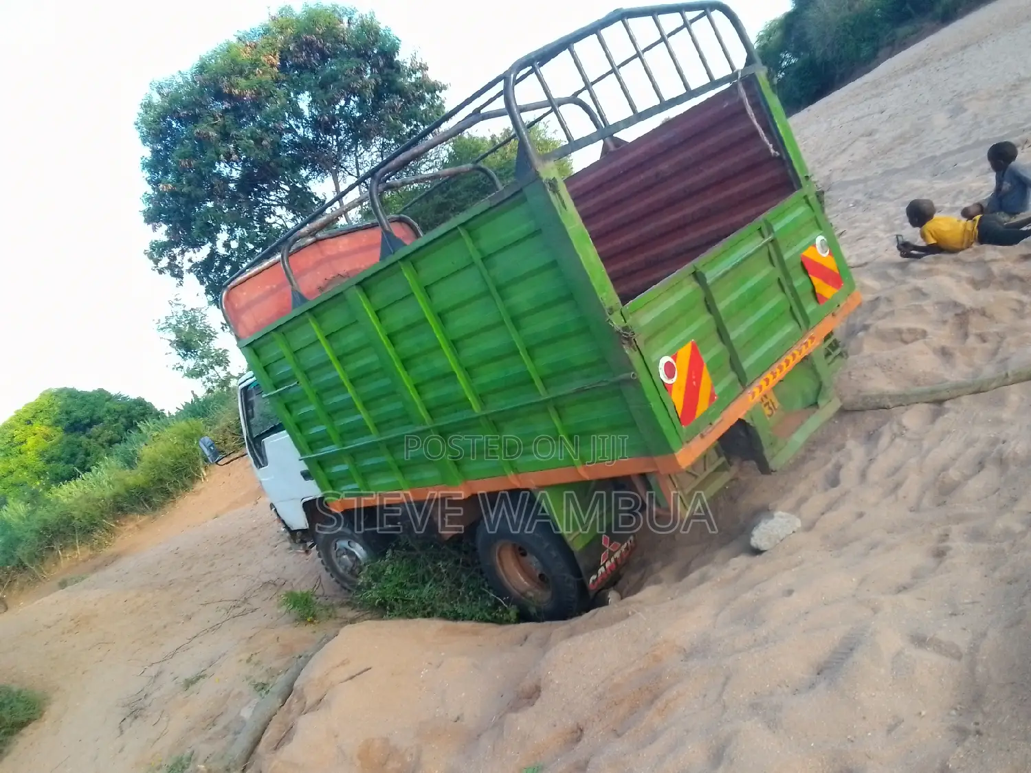 Mitsubishi Canter 1999 White