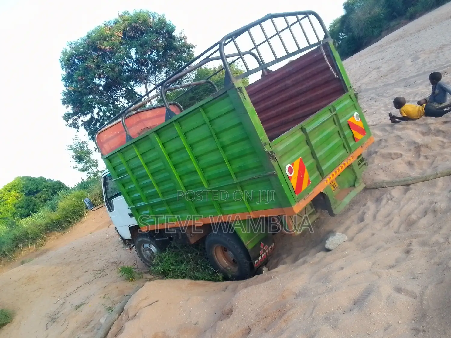 Mitsubishi Canter 1999 White